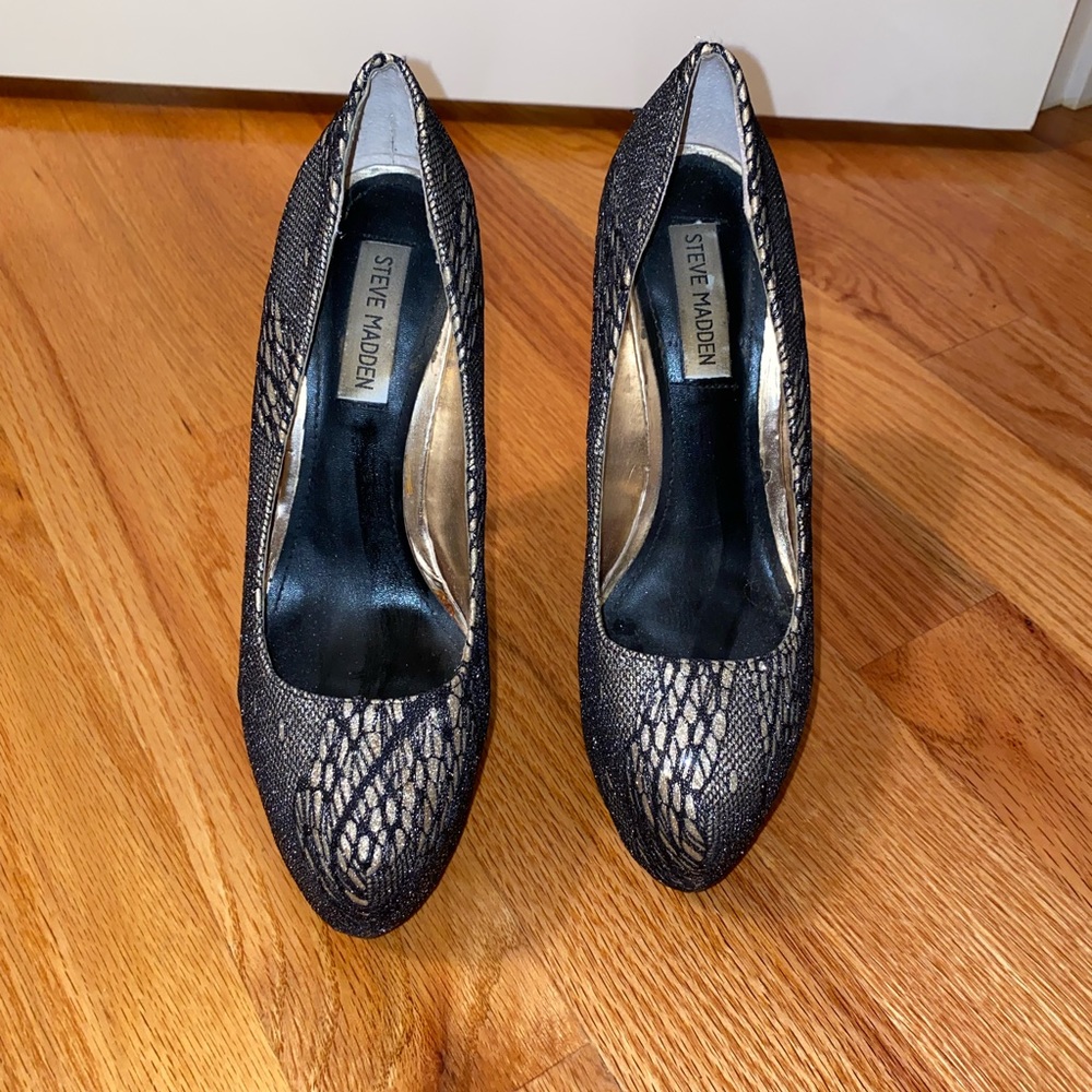 Size 7.5 Steve Madden heels- gold with black lace